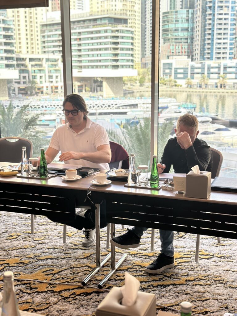 Unternehmer Mastermind - Unternehmer bei der strategischen Arbeit